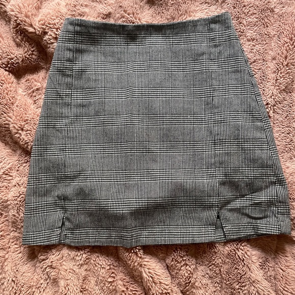Brandy Melville plaid skirt - Picture 1 of 3